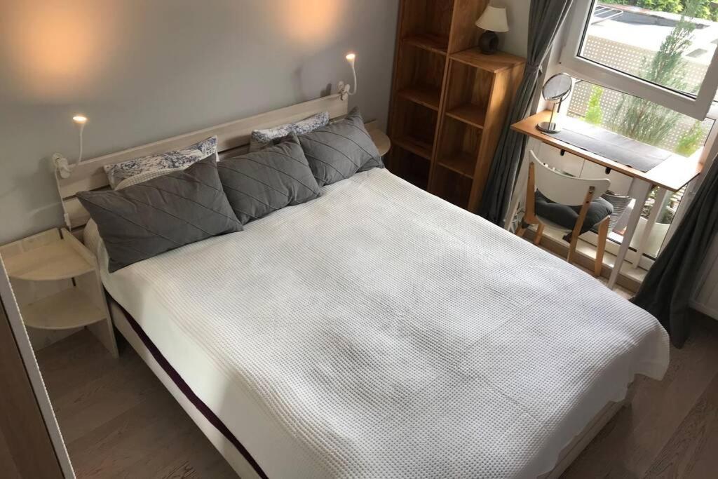 Apartment In Green Area Breslavia Esterno foto